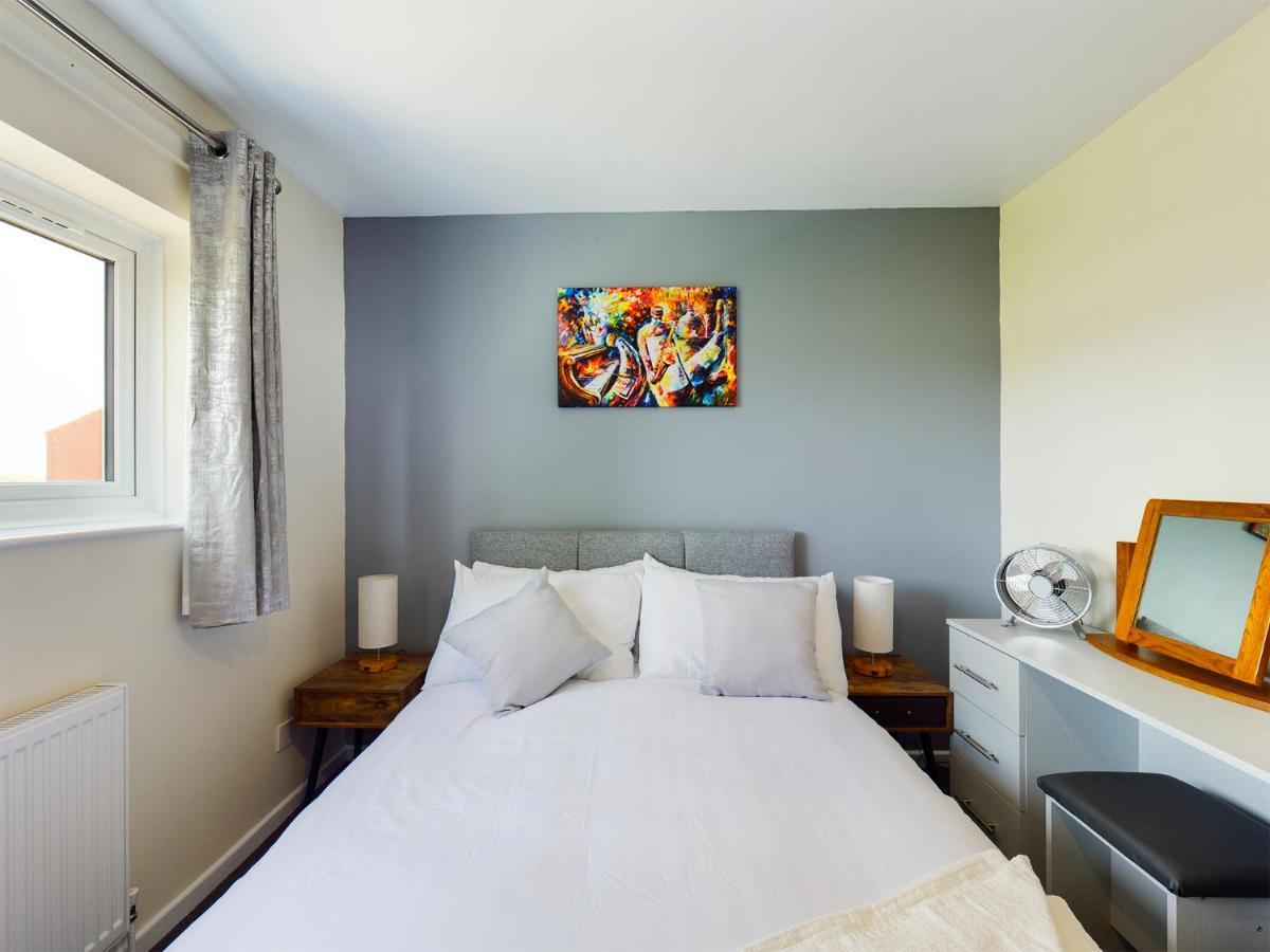 247 Serviced Accommodation In Telford- 3Br House المظهر الخارجي الصورة
