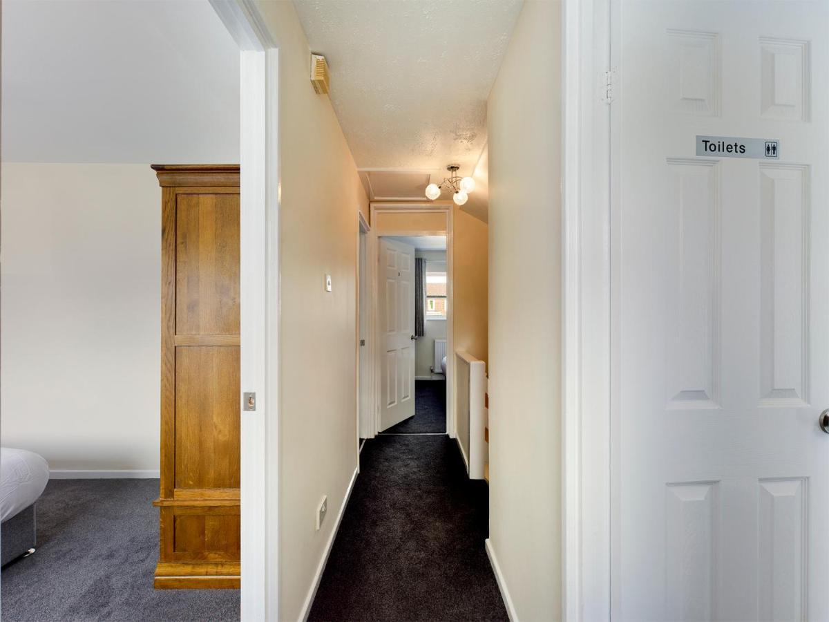 247 Serviced Accommodation In Telford- 3Br House المظهر الخارجي الصورة